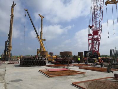 市委书记张岳峰督查“项目攻坚年”重点工程建设情况，强调以项目为引擎，推动高质量发展